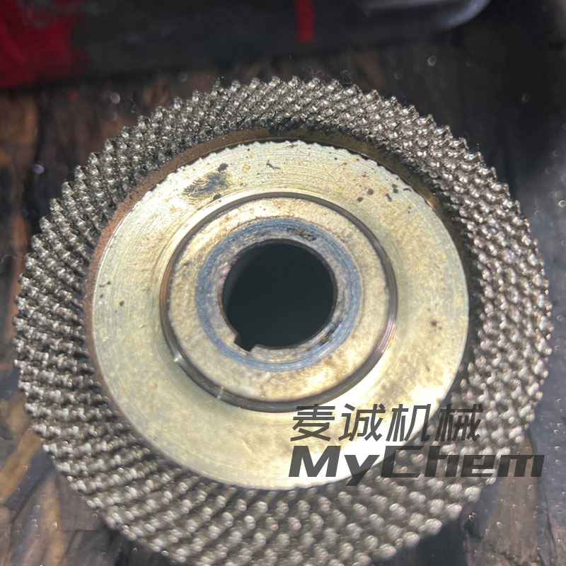 更换建丰走刀器小伞齿轮